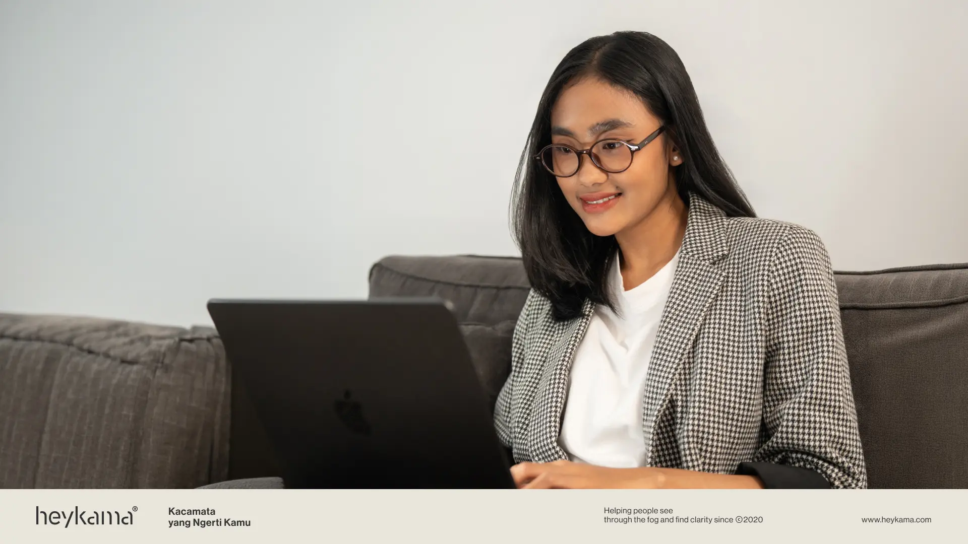 Sering Laptopan, Kacamata Anti Radiasi Worth It Nggak Ya?
