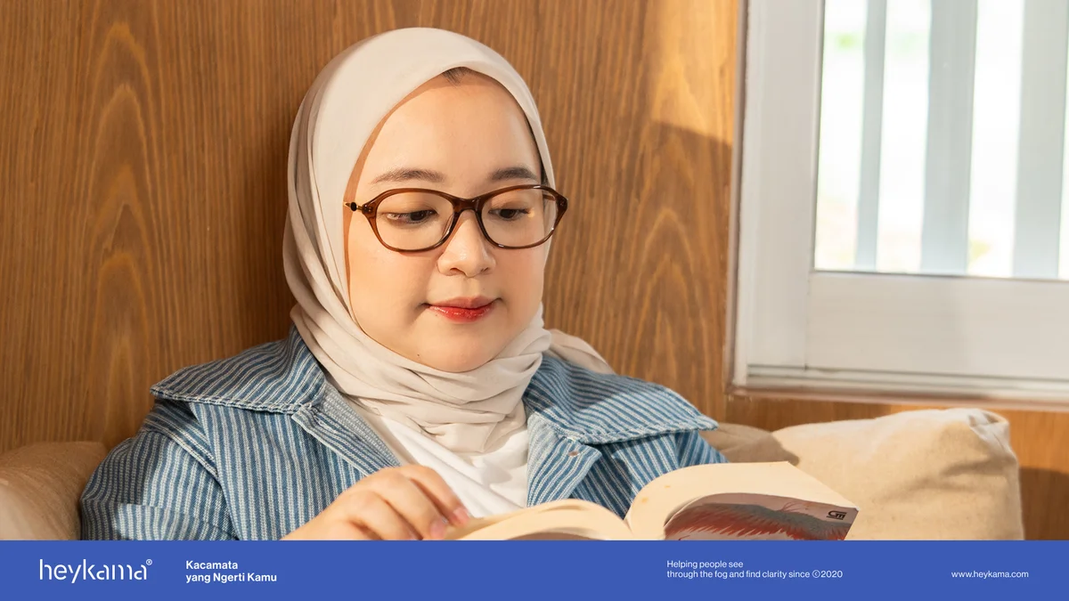 4 Rekomendasi Frame Wajah Lebar Bikin Looks Proporsional
